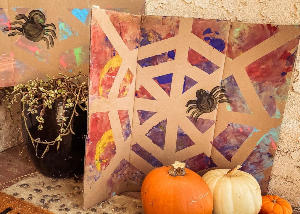 The scariest thing about Halloween isn’t the ghosts and goblins. It is the décor. It doesn't have to be. Here are 6 eco-friendly Halloween decoration ideas to keep your Halloween just as spooky, but better for the environment. Most of these ideas are fun, beautiful, and MUCH CHEAPER than any store bought (and toxic, wasteful, polluting) decoration that you can find. #ecofriendlyhalloween #reducesingleuseplastic #spookyhalloweendecorations #ecofriendlyhalloweendecorations #halloweendecor #ecofriendlyhalloweendecor #halloweendecorations